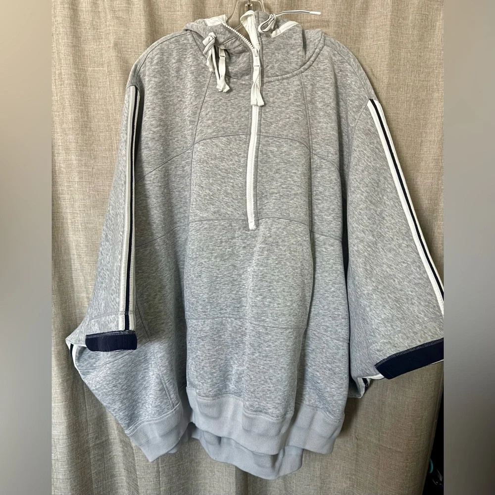 FREE PEOPLE Salt Air Cocoon Hoodie. M/L
Excellent Used Condition - Picture 2 of 7